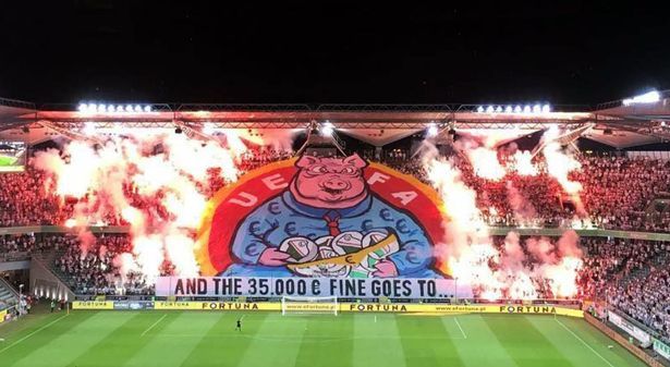 Suporterii echipei Legia Varşovia au comparat UEFA cu un porc