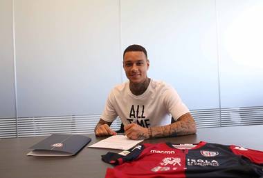 Gregory van der Wiel a semnat un contract cu Cagliari