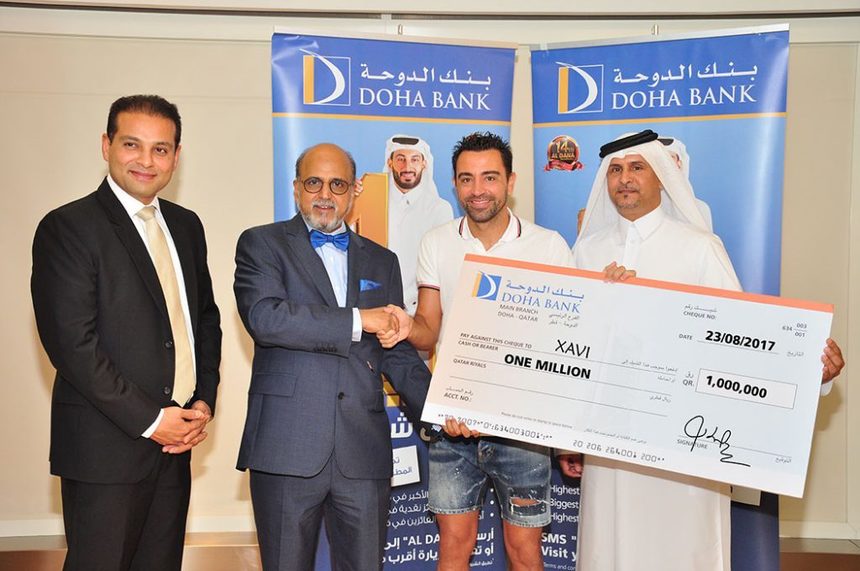 Xavi Hernandez a câştigat un premiu de un milion de riali acordat de o bancă din Qatar clienţilor prin tragere la sorţi