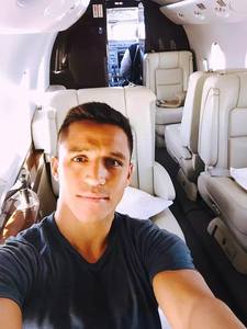 Manchester City a făcut o nouă ofertă, de 60 de milioane de lire sterline, pentru Alexis Sanchez. Arsenal a respins o primă ofertă de 50 de milioane