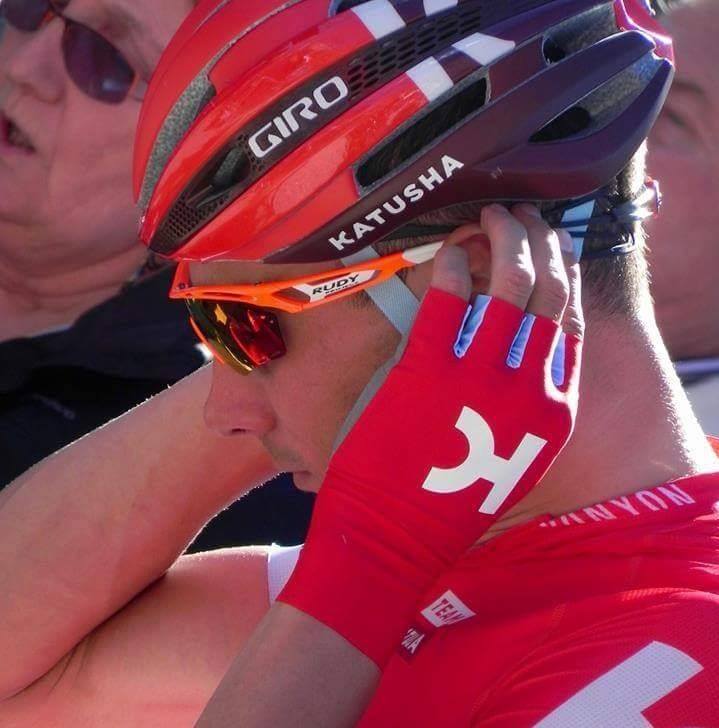 Ciclistul Maxim Belkov a fost doborât de un spectator în timpul etapei a 12-a a Turului Spaniei - VIDEO