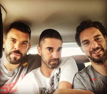 Eurobasket: Fraţii Gasol şi Juan Navarro, la plimbare prin Cluj în ziua liberă;Pau Gasol: A fost cam înghesuială în taxi