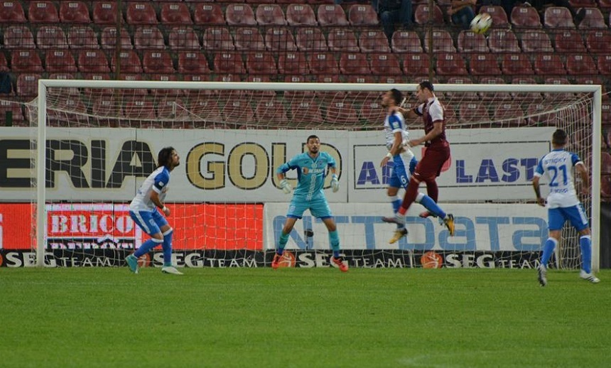 CFR Cluj - CSU Craiova, scor 2-1, în Liga I; Comănescu a acordat două penaltiuri, unul pentru gazde şi unul pentru oaspeţi, şi l-a eliminat pe Tiago Ferreira de la CSU