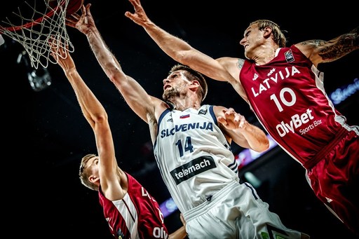 Slovenia s-a calificat în semifinalele Eurobasket1017, în care se va duela cu Spania