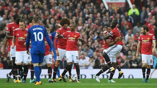 Manchester United a învins Everton, scor 4-0, în Premier League.Ultimele trei goluri, marcate în minutele 84, 89 şi 90+2