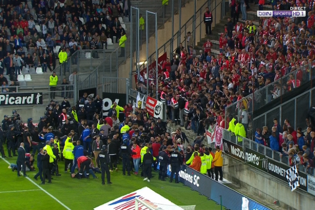 Meciul Amiens-Lille: 26 de persoane rănite, patru în stare gravă