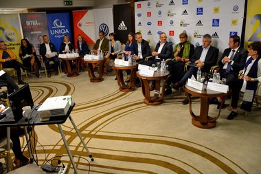 Peste 16.000 de alergători la Maratonul Bucureşti
