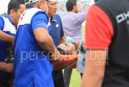 Portarul Choirul Huda a murit după ce s-a ciocnit de un coechipier la un meci din prima ligă indoneziană
