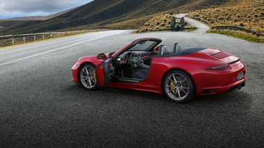 Simona Halep va primi un automobil Porsche 911 GTS Cabriolet - VIDEO