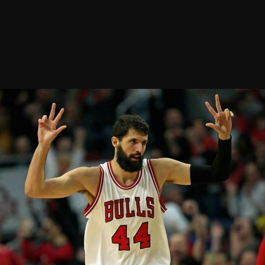 Baschet: Mirotic (Chicago Bulls) a fost lovit de un coechipier şi a fost internat cu fractură de maxilar şi comoţie cerebrală