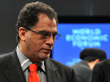 Cântăreaţa Jennifer Ferguson spune că a fost violată de preşedintele Federaţiei Sud-africane de Fotbal, Danny Jordaan, în urmă cu 24 de ani