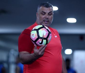 Remiză pentru Cosmin Olăroiu, scor 0-0, în Emiratele Arabe Unite