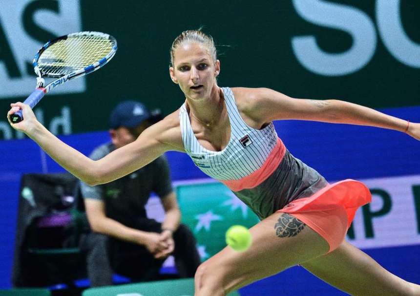 Karolina Pliskova o învinge pe Garbine Muguruza în două seturi şi se califică în semifinale la Turneul Campioanelor