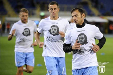 Ştefan Radu şi colegii săi de la Lazio au purtat tricouri cu chipul Annei Frank, înaintea meciului cu Bologna