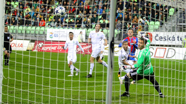 Viktoria Plzen a obţinut un succes şi în etapa a XII-a din Cehia, scor 3-1 cu MFK Karvina