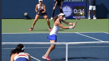 Martina Hingis şi-a încheiat cariera cu o înfrângere în semifinalele de dublu, la Turneul Campioanelor