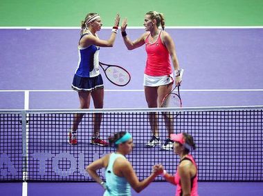 Timea Babos şi Andrea Hlavackova au câştigat Turneul Campioanelor la dublu