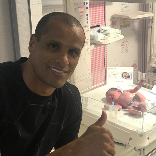 Soţia lui Rivaldinho a născut un băiat. Rivaldo este în România
