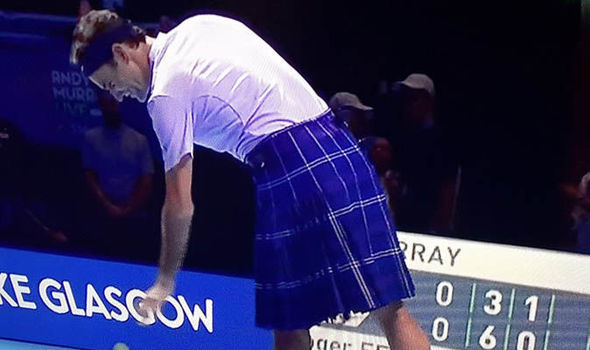 Tenis spectaculos la Glasgow: Roger "McFederer", în kilt, l-a învins pe Andy Murray - VIDEO