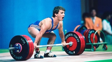 Naim Suleymanoglu, multiplu campion mondial şi olimpic la haltere, a încetat din viaţă la vârsta de 50 de ani