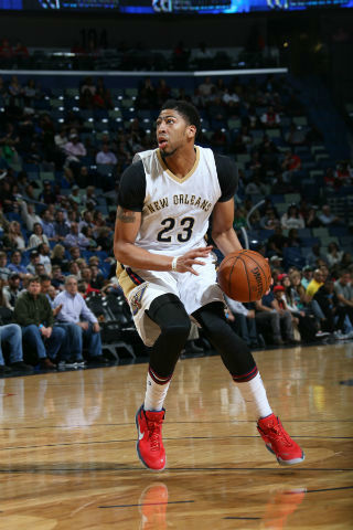 Baschetbalistul Anthony Davis, amendat cu 25.000 de dolari pentru că a insultat un arbitru la un meci din NBA