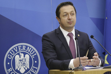 Ministrul Tineretului şi Sportului: De când ne naştem până la ajutorul de înmormântare, statul ne oferă ceva, trebuie să ne implicăm şi noi