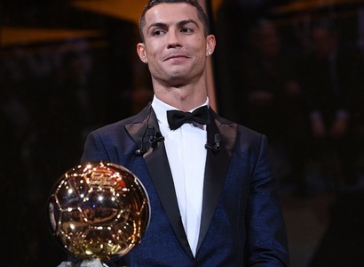 Cristiano Ronaldo a câştigat pentru a cincea oară Balonul de Aur - VIDEO