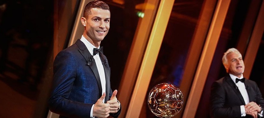 Cristiano Ronaldo glumeşte după ce a primit Balonul de Aur: Un cadou de Crăciun? Încă un bebeluş