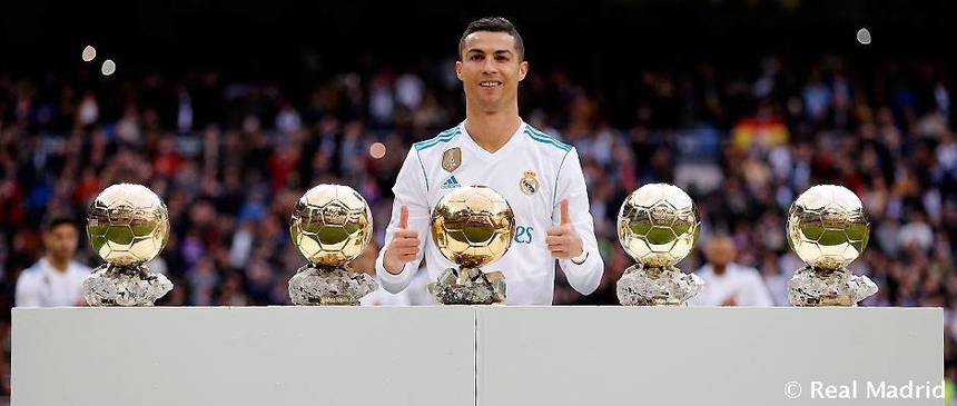Cristiano Ronaldo le-a prezentat fanilor cele cinci Baloane de Aur, înaintea meciului cu FC Sevilla