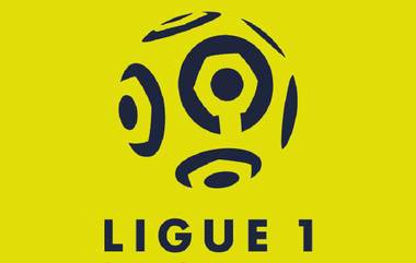 O tribună a stadionului din Amiens, evacuată înaintea meciului cu Lyon, existând riscul ca un proiector să cadă