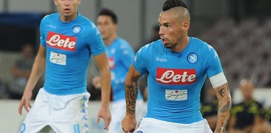 Napoli a învins Torino, scor 3-1, şi a urcat pe primul loc în clasament; Hamsik l-a egalat pe Maradona