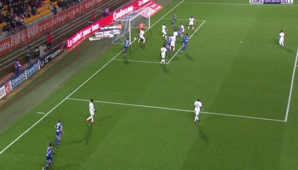 Probleme cu sistemul Goal-Line Technology la meciul Troyes-Amiens; Acesta a fost dezactivat în repriza a doua