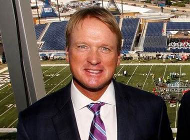 Jon Gruden, antrenor la echipa de fotbal american Oakland Raiders pentru suma record de 100 de milioane de dolari