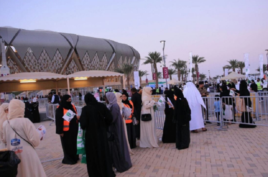 Zi istorică în Arabia Saudită: Pentru prima dată, femeile au putut fi prezente în tribune la un meci de fotbal – VIDEO