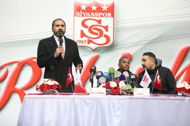 Robinho a semnat pentru un sezon şi jumătate cu Sivasspor