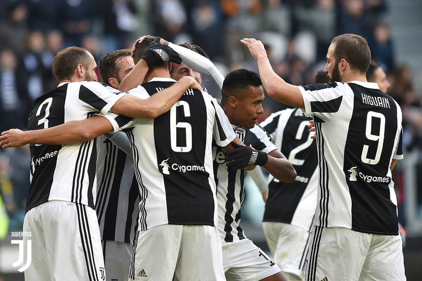Juventus Torino a obţinut o victorie cu 7-0 în Serie A, în faţa echipei Sassuolo. Higuain a marcat trei goluri, Khedira două