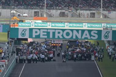"Grid Girls", fotomodelele care însoţeau piloţii la cursele de Formula 1, vor fi înlocuite de copii