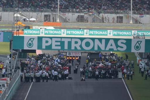 "Grid Girls", fotomodelele care însoţeau piloţii la cursele de Formula 1, vor fi înlocuite de copii