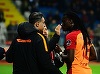 Gomis a leşinat pe teren la meciul Kasimpaşa – Galatasaray, dar a continuat să joace. “Mi se întâmplă uneori. Este ceva legat de stres”, spune el - VIDEO