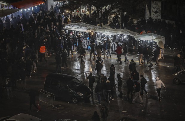 Incidente la Salonic: Fanii gazdelor au forţat intrarea la vestiare pentru a le cere socoteală celor de la Olympiacos