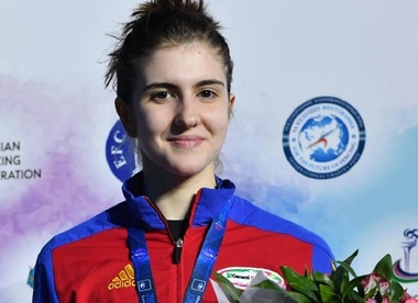 Alexandra Predescu, vicecampioană europeană la spadă, la junioare