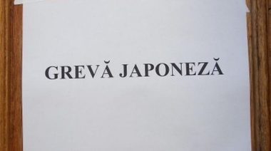 Angajaţii MTS şi din direcţiile de tineret şi sport sunt în grevă japoneză şi anunţă un miting