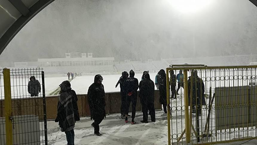 Meciul FC Botoşani – Dinamo a fost amânat o oră, din cauza ninsorii