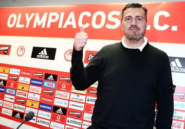 Oscar Garcia pleacă de la conducerea tehnică a echipei Olympiacos Pireu după numai trei luni