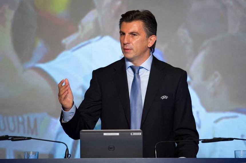 Ionuţ Lupescu a încheiat turneul naţional dinaintea alegerilor din 18 aprilie. “Săptămâna viitoare va ieşi soarele în fotbalul românesc”, spune el