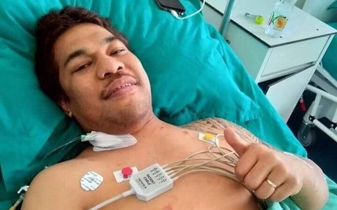 Sione Vaiomounga, un rugbist din Tonga, a fost supus unui transplant de rinichi în România, după ce s-au strâns bani pentru ajutorarea lui