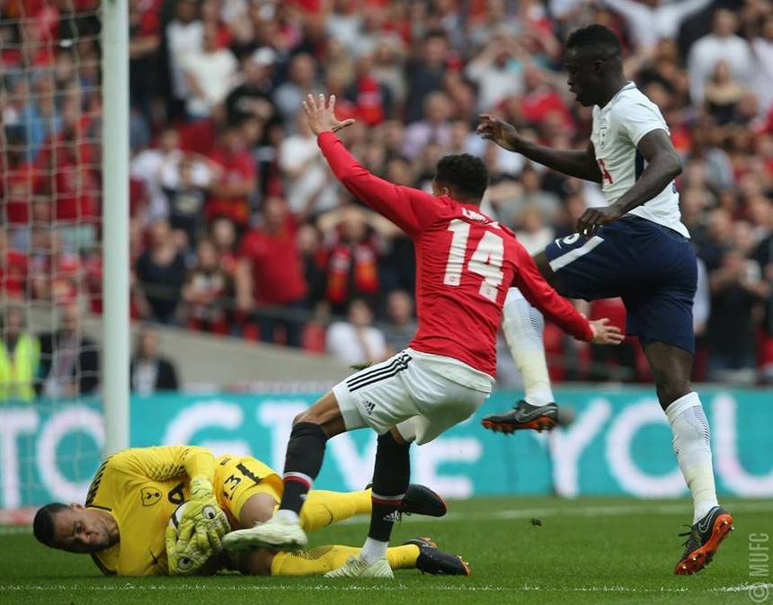 Manchester United a învins Tottenham, scor 2-1, şi s-a calificat în finala Cupei Angliei
