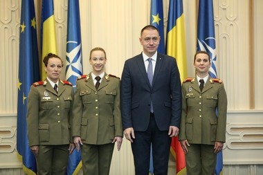Alina Dumitru, Andreea Chiţu şi Sandra Izbaşa, înaintate în grad cu prilejul Zilei Forţelor Terestre