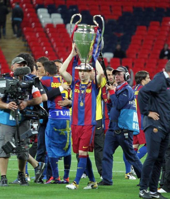 Iniesta, în lacrimi la anunţul plecării de la FC Barcelona: Este o zi grea pentru mine, mi-am petrecut întreaga viaţă aici