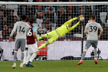 Manchester United a remizat cu West Ham, scor 0-0, şi va încheia campionatul Angliei pe locul doi